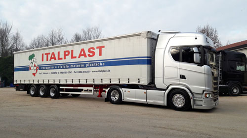 Camion trasporto Italplast srl